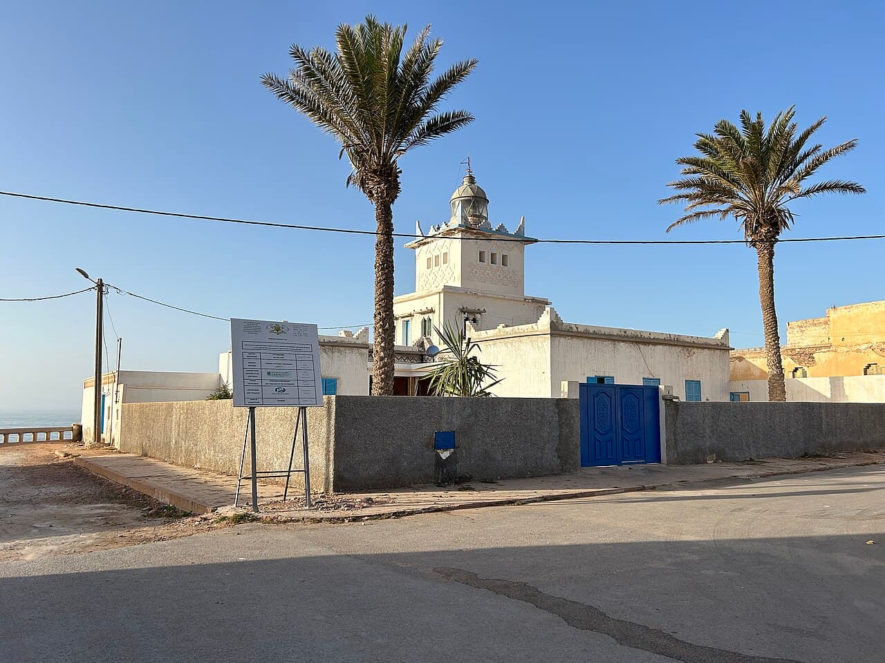 Faro de Sidi Ifni and walls.